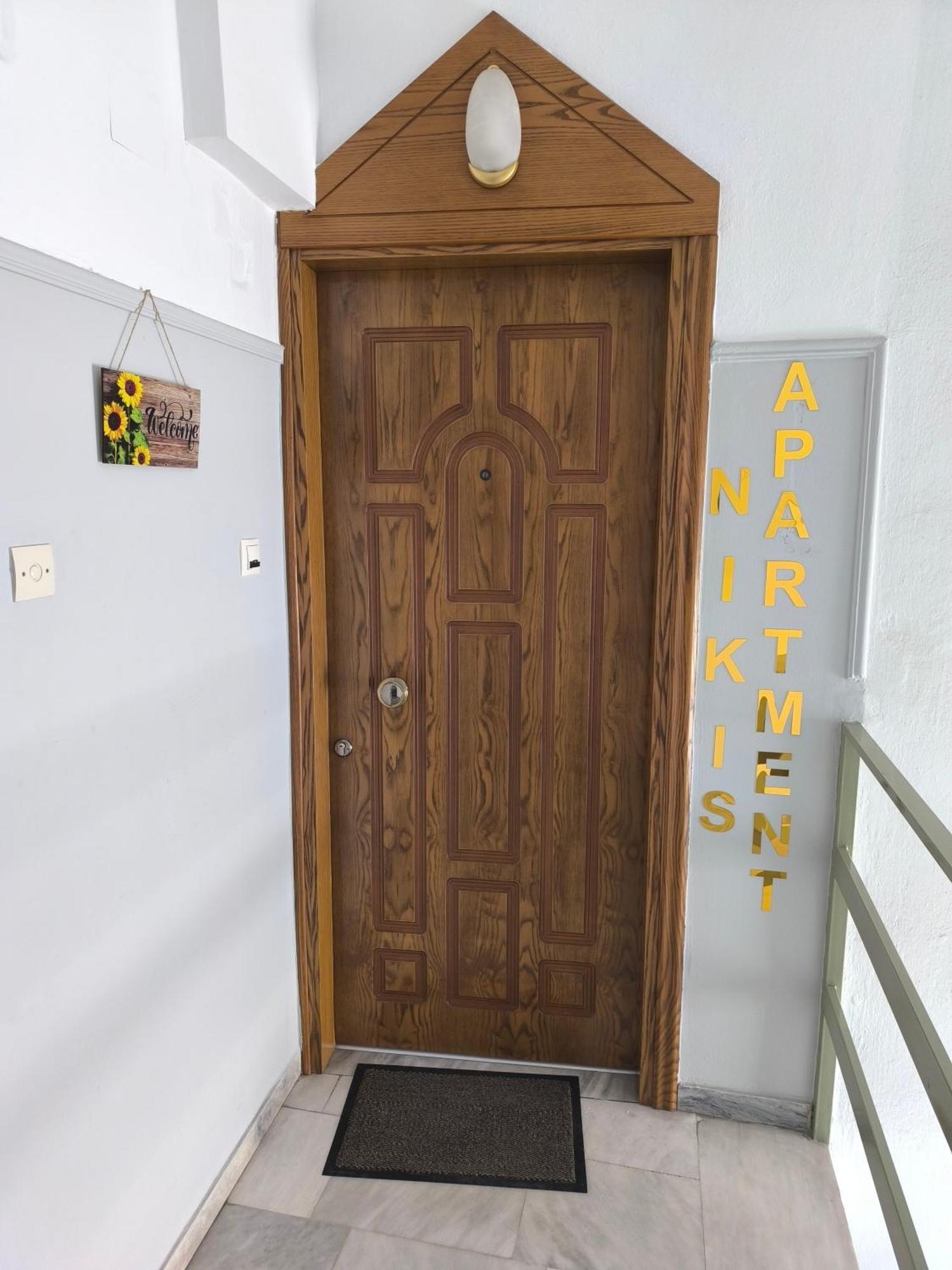 Nikis Apartment Lárisza Kültér fotó
